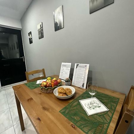 2 Bedroom Flat With Hot Tub Cardiff Exteriör bild