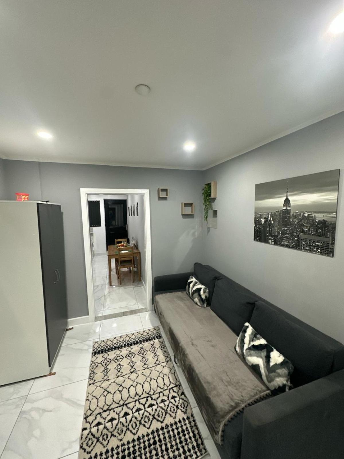 2 Bedroom Flat With Hot Tub Cardiff Exteriör bild